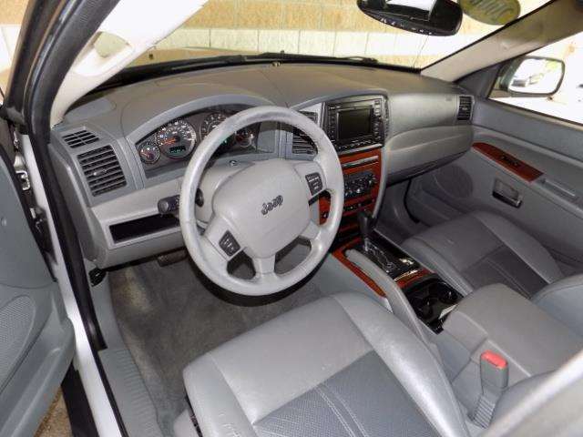 2006 Jeep Grand Cherokee Limited 4dr SUV 4WD w/ Front Side Airbags